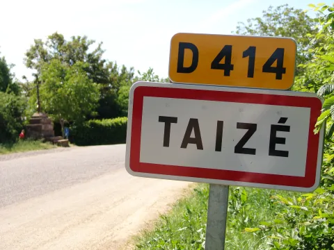 Ortsschild von Taizé Ortsschild von Taizé